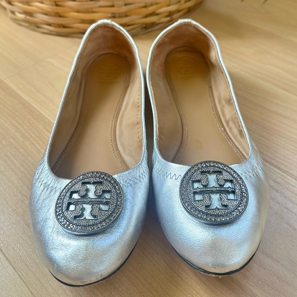Tory Burch Metallic Silver Logo Round-Toe Ballet Flats